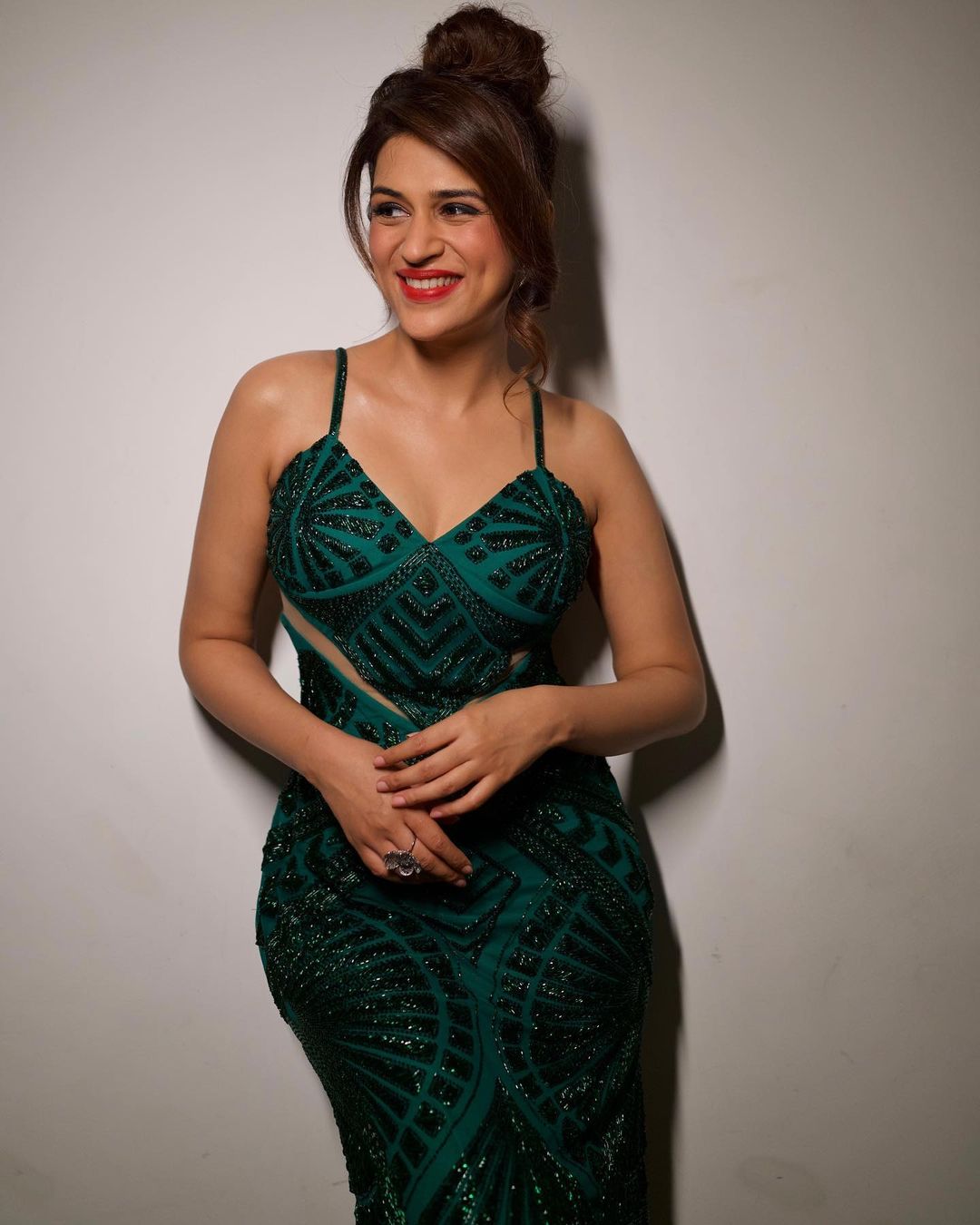 Shraddha Das (1)